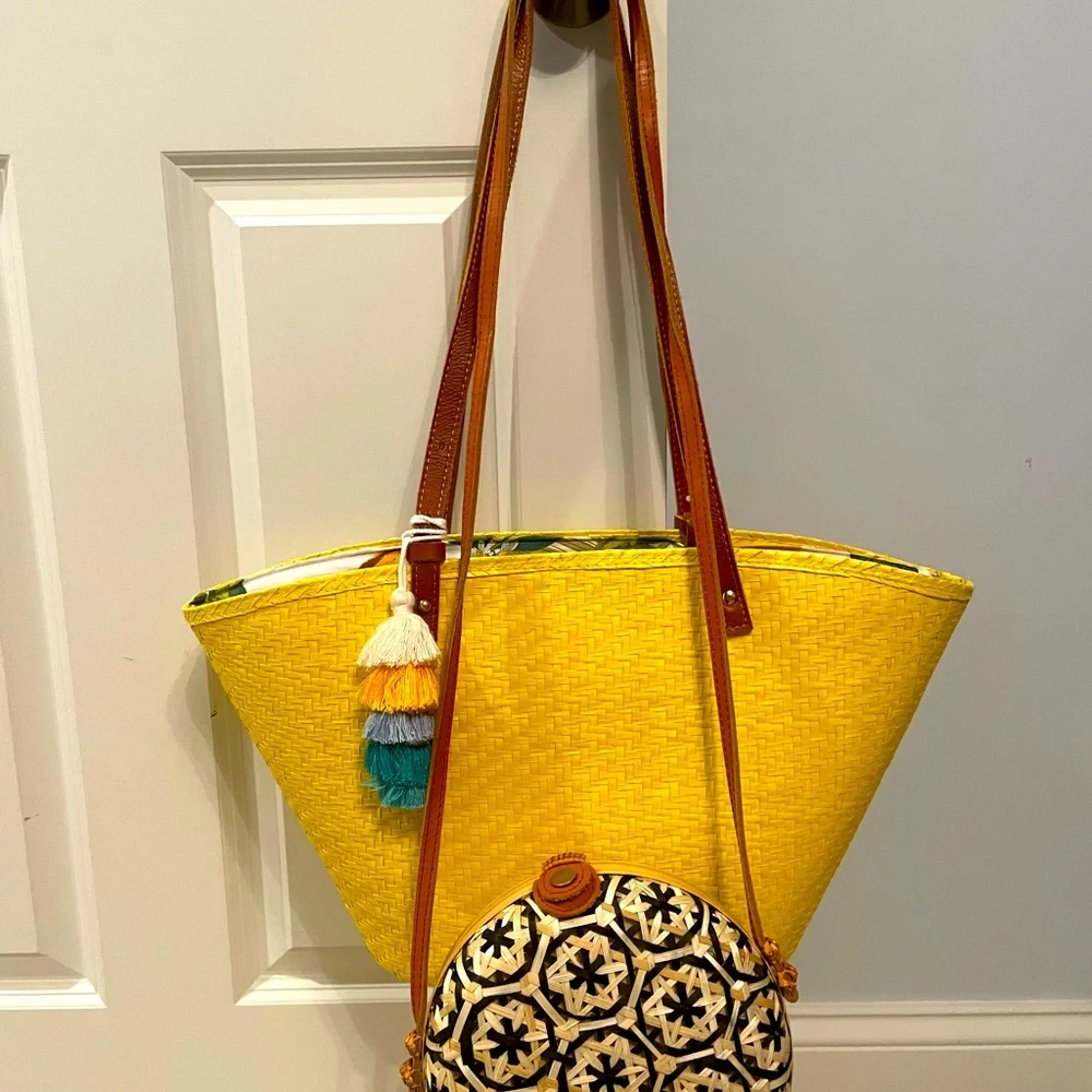 Large yellow straw woven tote with tassel and mini round rattan bag - Picture 12 of 13